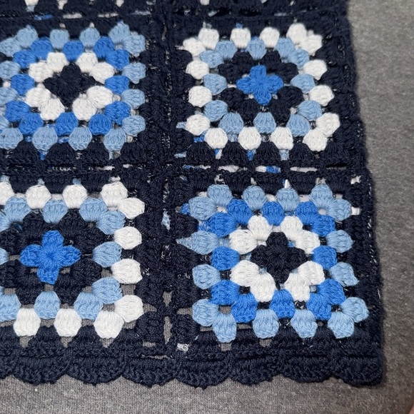 Granny square knit sweater tank top blue white super soft cropped NEW boho - Picture 2 of 5